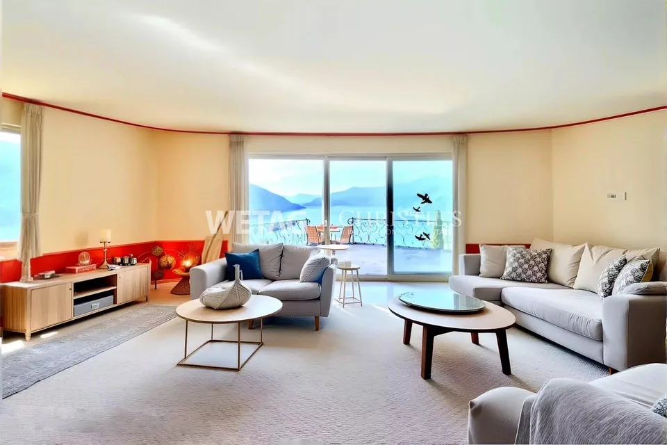 Mediterranean Villa with Outdoor Pool & Panoramic View, ideal also as a Holiday Residence, for sale in Ronco sopra Ascona