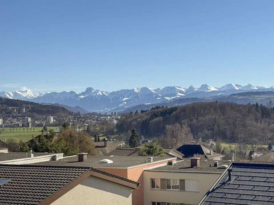 Villa mit Ausbaupotenzial und Bergpanorama an Traumlage