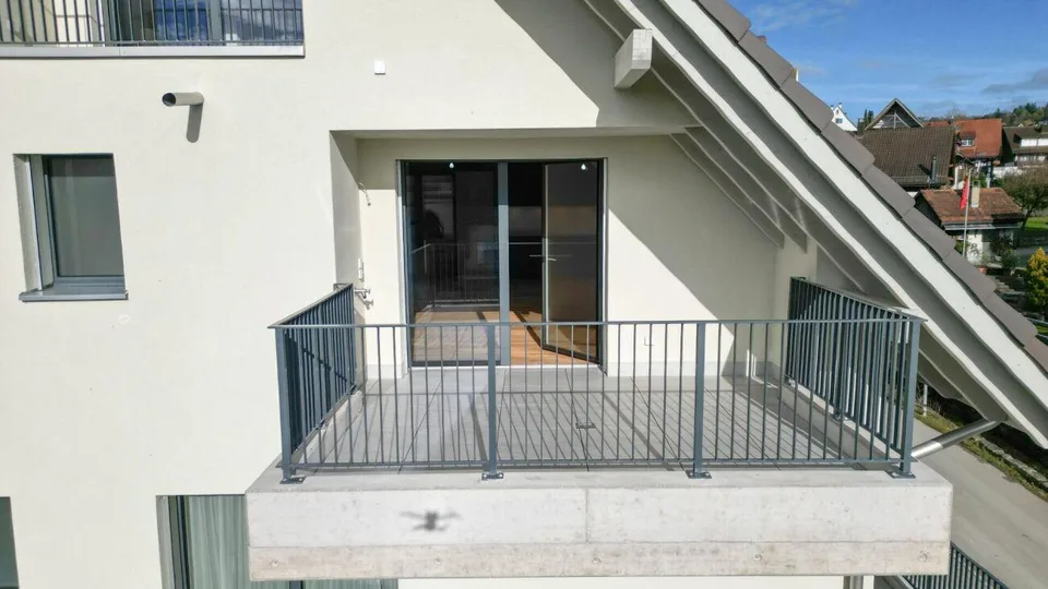 Charmante 4.5-Zimmer-Dachmaisonette mit zwei sonnigen Balkonen – Foto 11 von 14