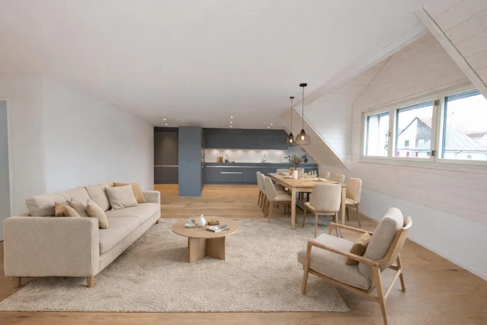 Charmante 4.5-Zimmer-Dachmaisonette mit zwei sonnigen Balkonen – Foto 9 von 14