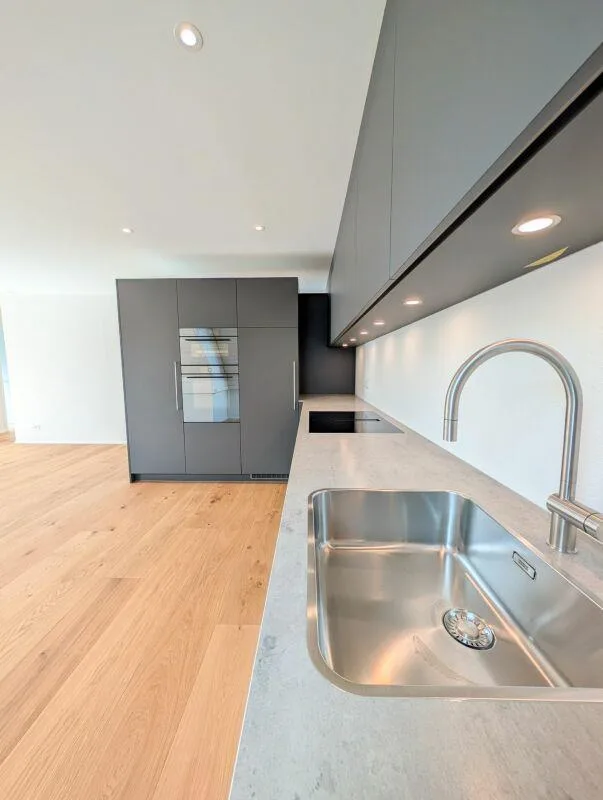 Charmante 4.5-Zimmer-Dachmaisonette mit zwei sonnigen Balkonen – Foto 8 von 14