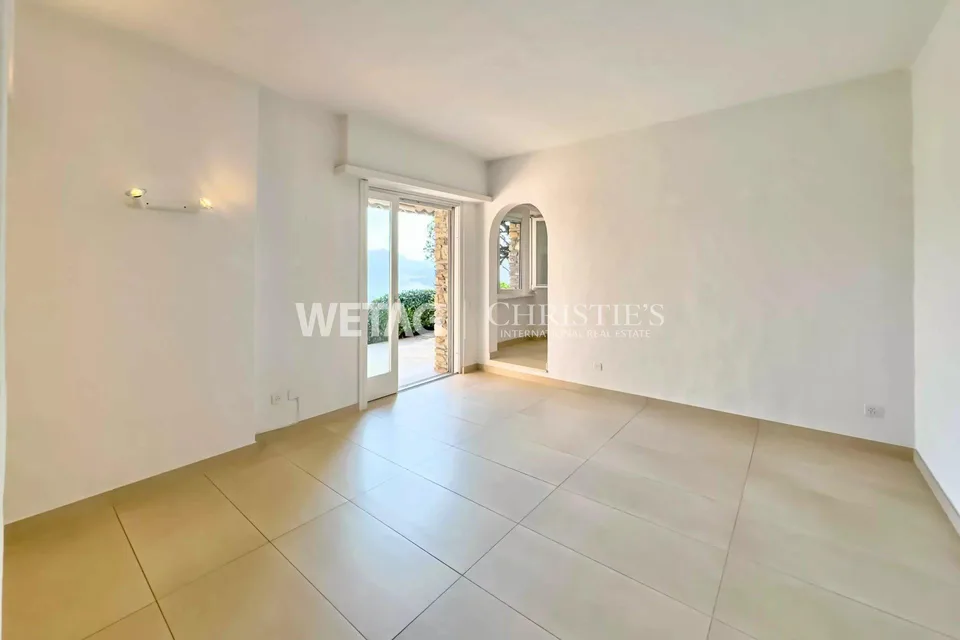 Elegante Villa in Lugano-Neggio mit freiem Blick auf den Luganersee, ideal auch als Zweitwohnsitz – Foto 6 von 11