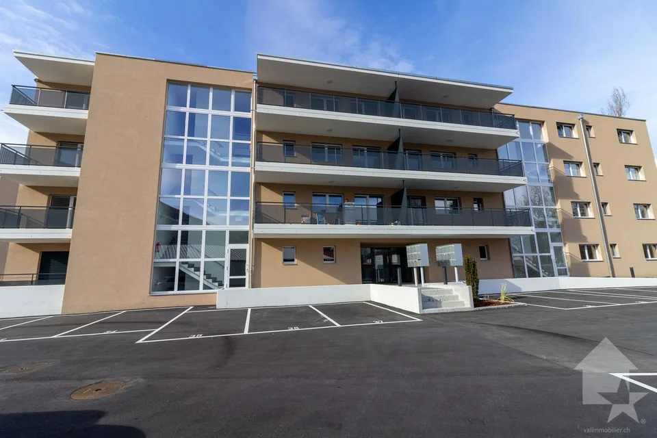 Appt 3.5 pces de 105 m2 avec terrasse et pelouse