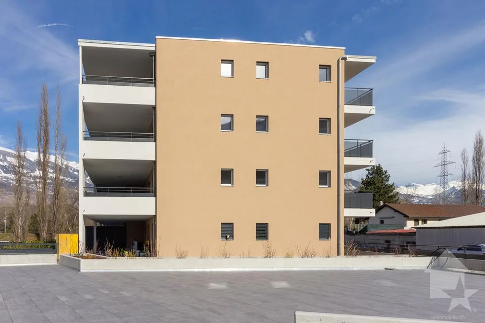 Appt 3.5 pces de 105 m2 avec terrasse et pelouse