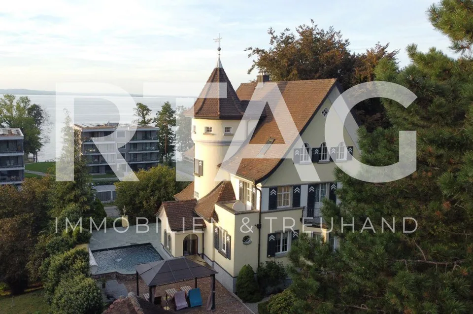 Herrschaftsvilla mit 2'008 m2 parkähnlichem Grundstück