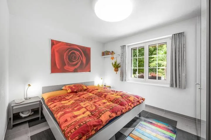 VILLA WITH A CONSERVATORY, SWIMMING POOL, AND GRANNY FLAT