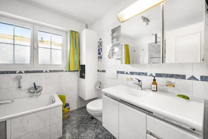 VILLA WITH A CONSERVATORY, SWIMMING POOL, AND GRANNY FLAT