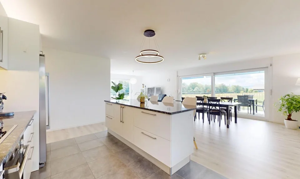 In Echallens: Hochwertige Familienwohnung