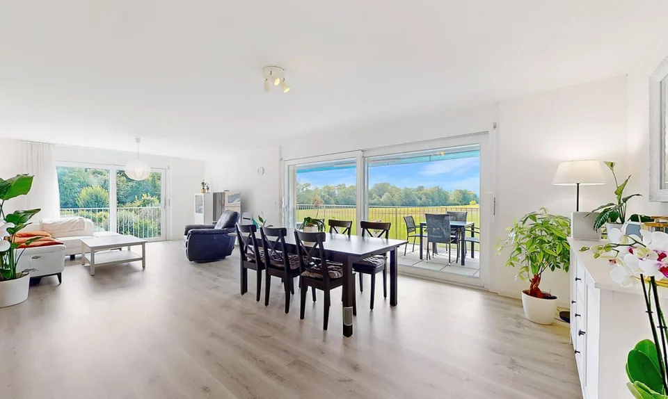 In Echallens: Hochwertige Familienwohnung