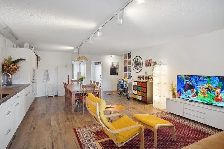 WOHNEN IM TRENDVIERTEL MIT BALKON, LIFT UND ÖV-NÄHE