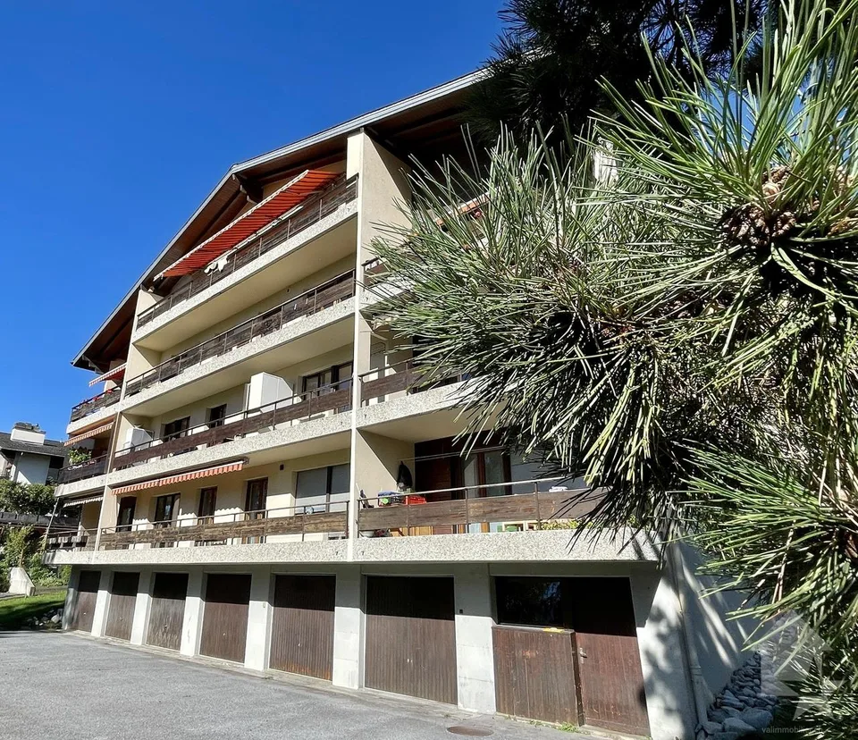 Très agréable 4,5 pièces avec balcon/terrasse au sud et 2 places de...