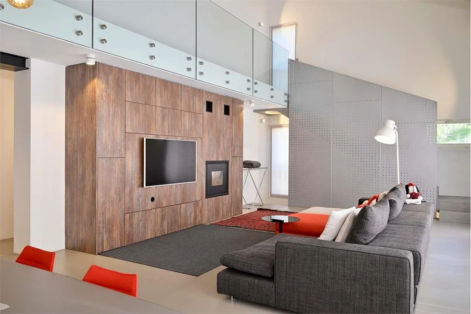 Élégance et modernité: Villa bifamiliale rénovée