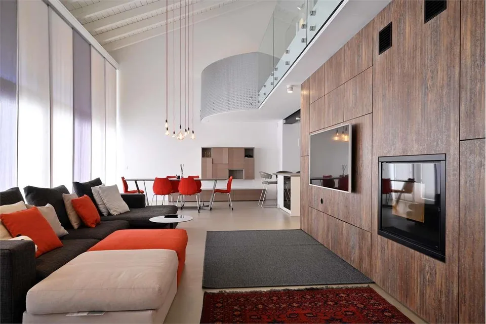 Eleganz und Modernität: Zweifamilienhaus renoviert – Foto 6 von 13