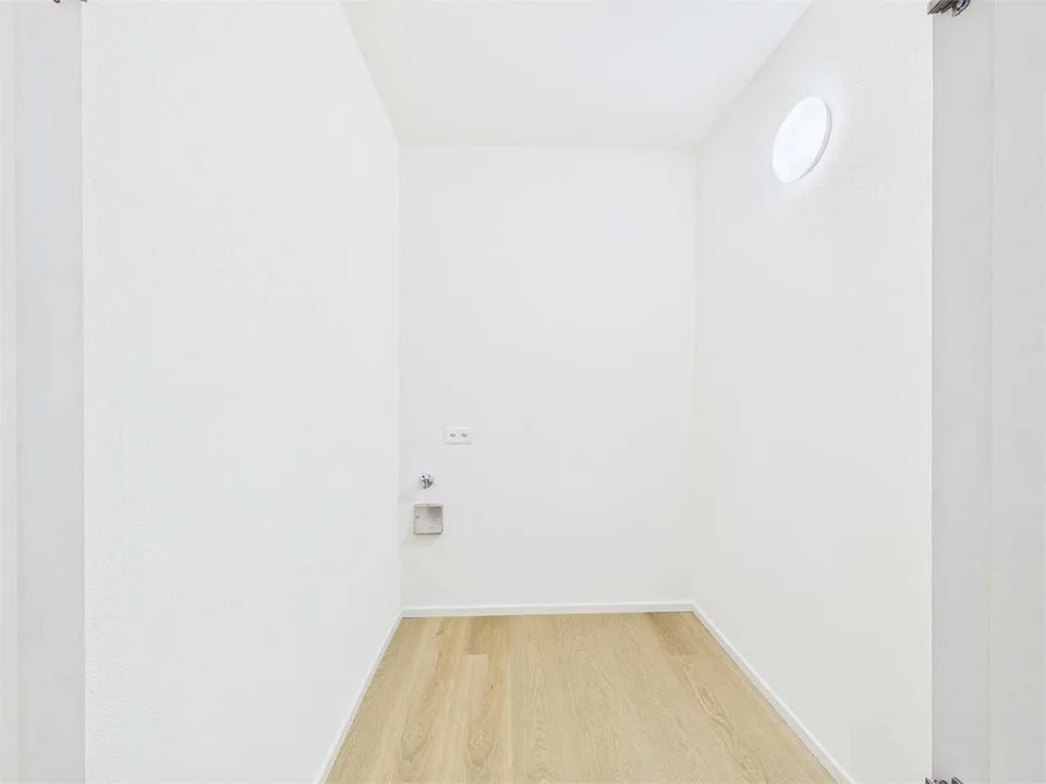 Spektakuläres 2.5-Zimmer-Wohnung komplett renoviert – Foto 6 von 9