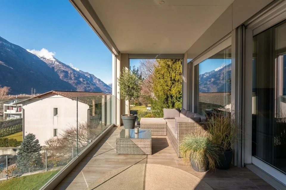 3.5 locali moderno e luminoso con loggia a Claro