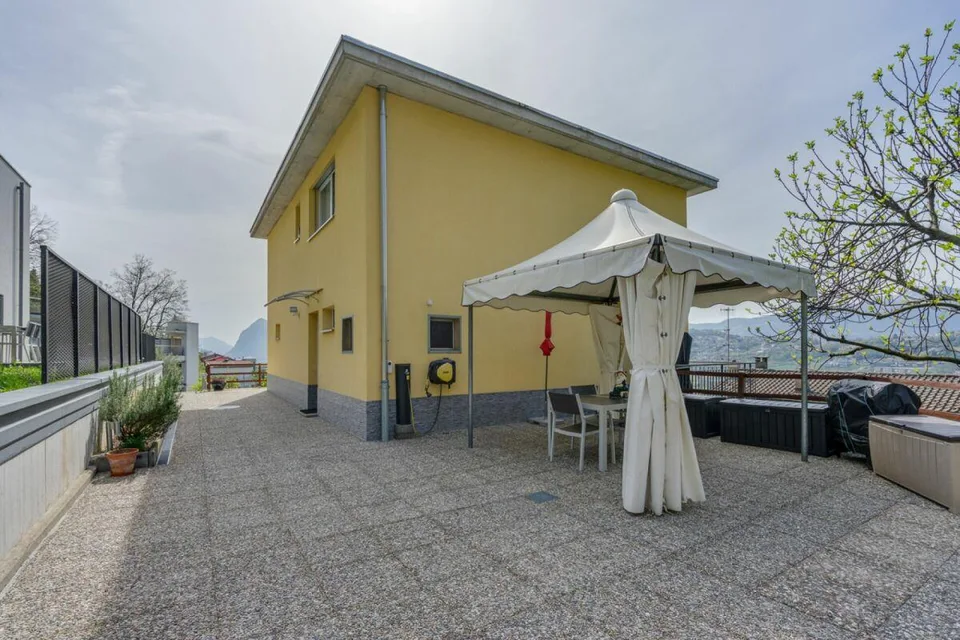 DAVESCO · MODERNES HAUS MIT GARTEN UND FREIER SICHT AUF DEN LUGANERSEE – Foto 13 von 15