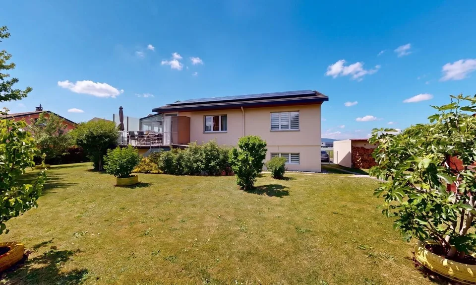 Angenehmes Einfamilienhaus mit Wärmepumpe und Photovoltaikpaneelen