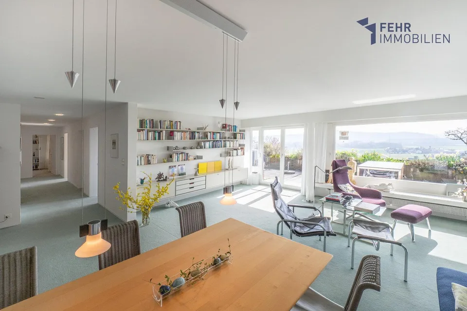 Fehr Immobilien - 4.5-Zi.-Terrassenappartement mit herrlicher Aussicht