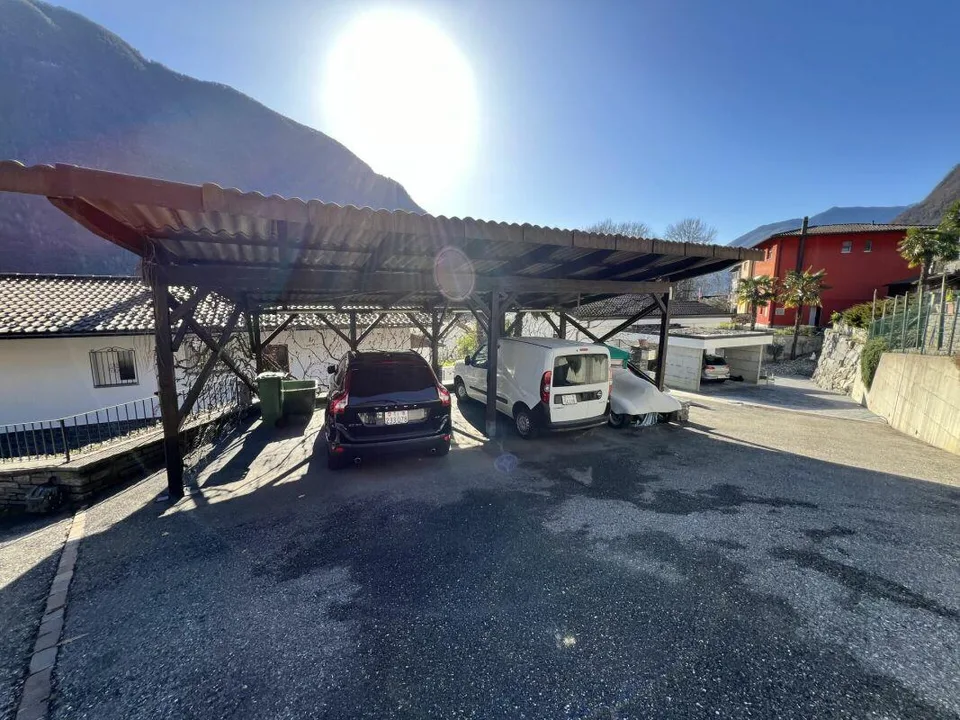 Prestigevilla mit Pool, Grotte, Nebengebäude und Garage mit Werkstatt – Foto 25 von 26