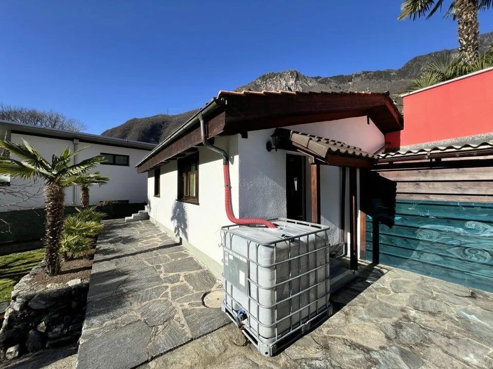 Prestigevilla mit Pool, Grotte, Nebengebäude und Garage mit Werkstatt – Foto 19 von 26
