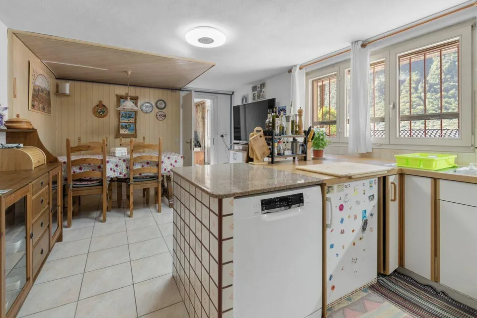 Prestigevilla mit Pool, Grotte, Nebengebäude und Garage mit Werkstatt – Foto 15 von 26