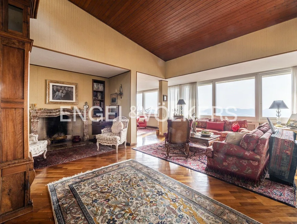 Villa contemporanea con piscina e appartamento indipendente