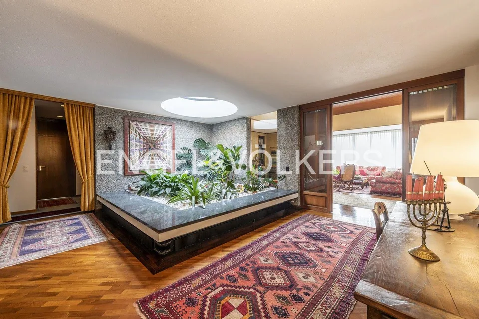 Villa contemporanea con piscina e appartamento indipendente