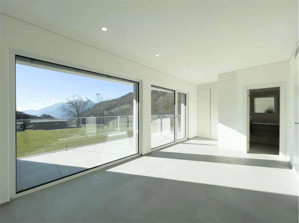 Nouvelle villa jumelée immergée dans le vert