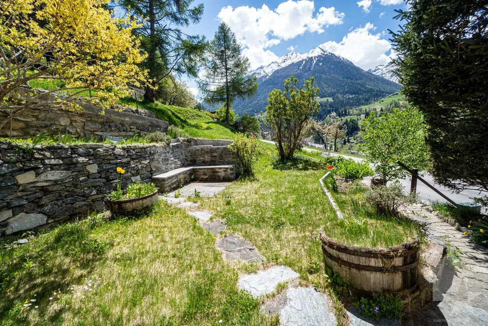 Incantevole chalet su tre livelli con vista eccezionale