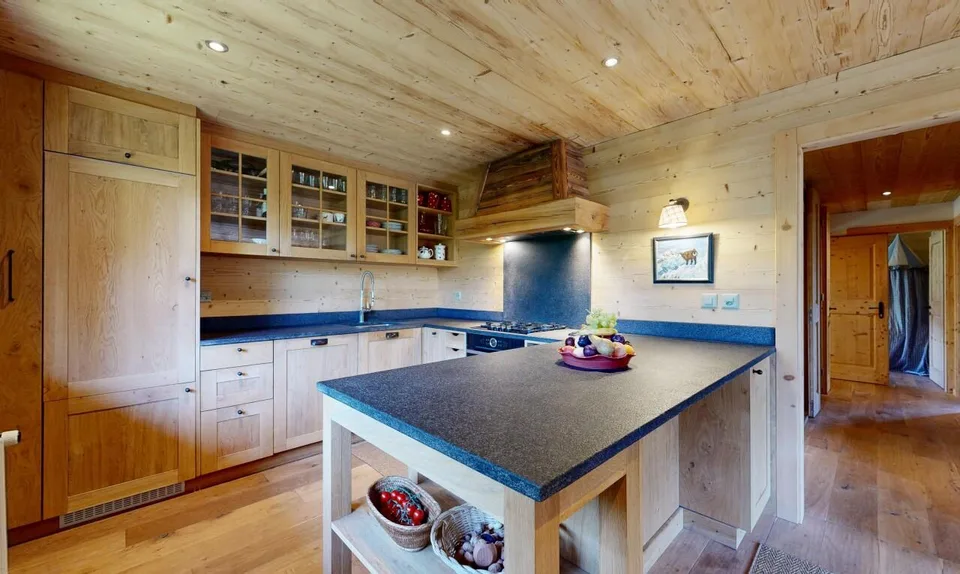 Exklusiv: wunderschönes Chalet mit 2 Wohnungen