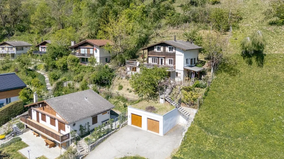 Chalet mit drei Wohnungen an sonniger Lage in Mörel