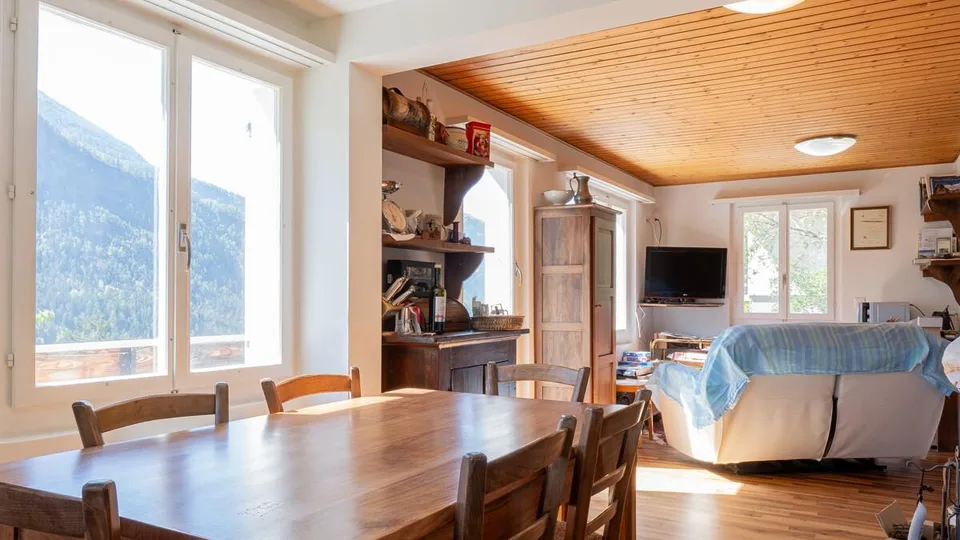 Chalet mit drei Wohnungen an sonniger Lage in Mörel