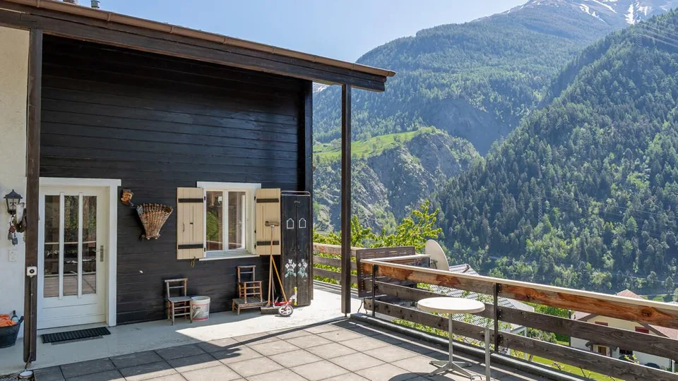 Chalet mit drei Wohnungen an sonniger Lage in Mörel
