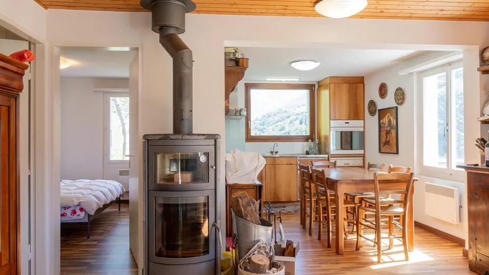 Chalet mit drei Wohnungen an sonniger Lage in Mörel