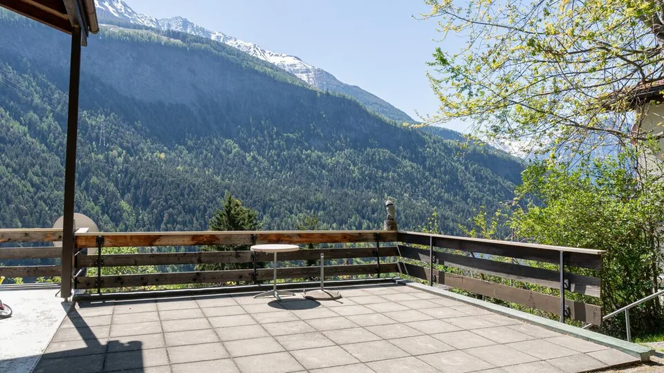 Chalet mit drei Wohnungen an sonniger Lage in Mörel