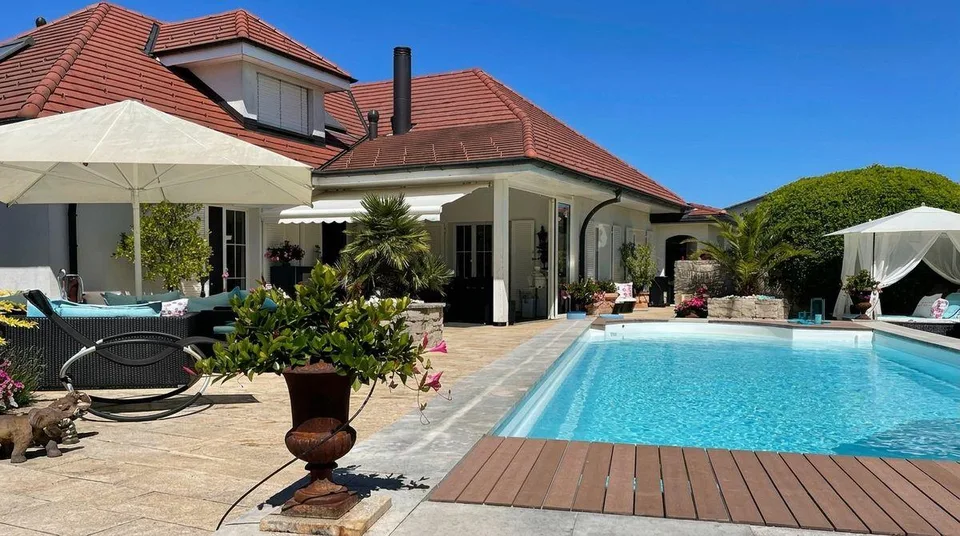 Luxuriöse Villa mit Pooloase und mediterranem Garten - Ihr Traumdomizil in ruhiger Lage – Foto 15 von 21