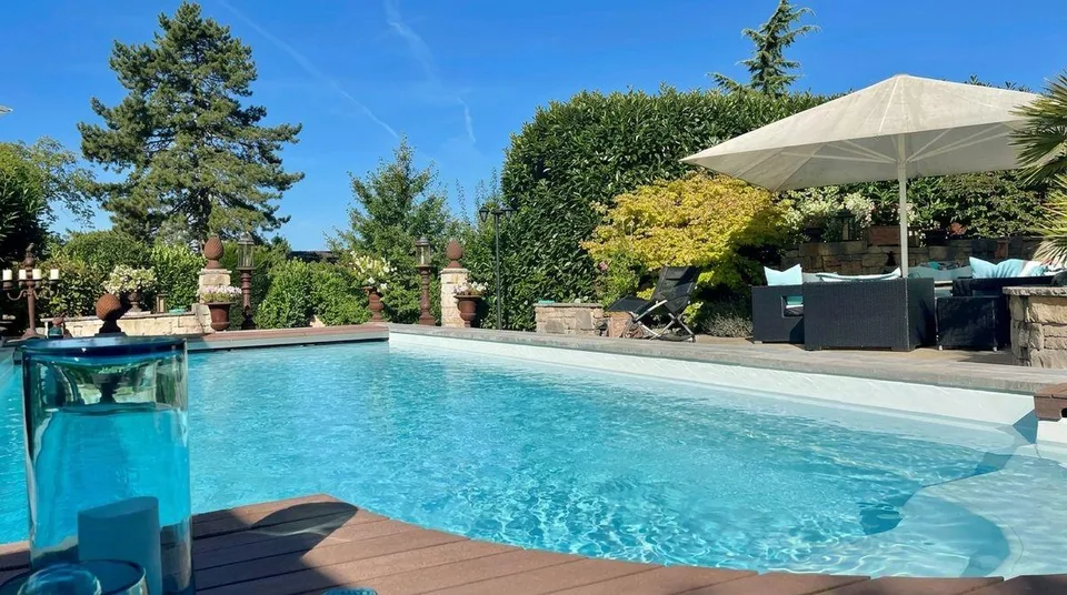 Luxuriöse Villa mit Pooloase und mediterranem Garten - Ihr Traumdom...