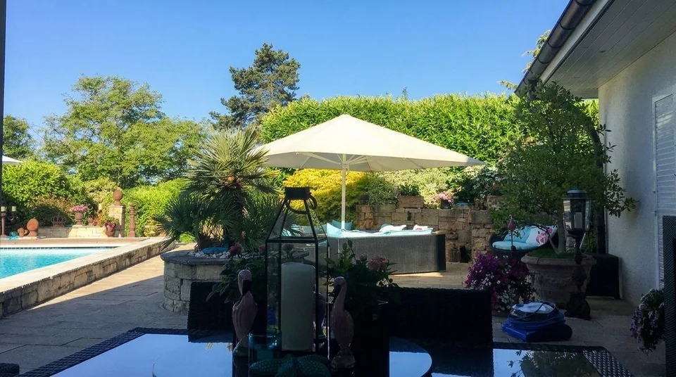 Luxuriöse Villa mit Pooloase und mediterranem Garten - Ihr Traumdomizil in ruhiger Lage – Foto 18 von 21