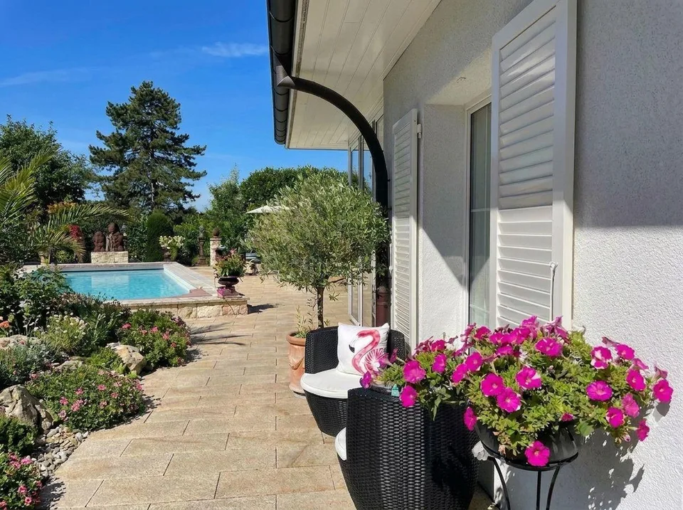 Luxuriöse Villa mit Pooloase und mediterranem Garten - Ihr Traumdomizil in ruhiger Lage – Foto 20 von 21