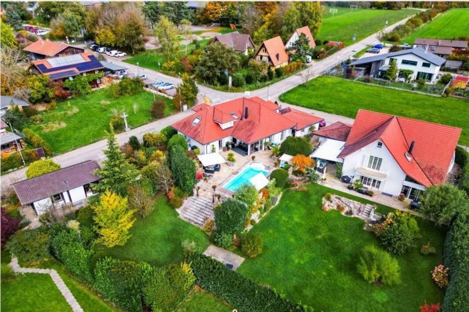 Luxuriöse Villa mit Pooloase und mediterranem Garten - Ihr Traumdom...