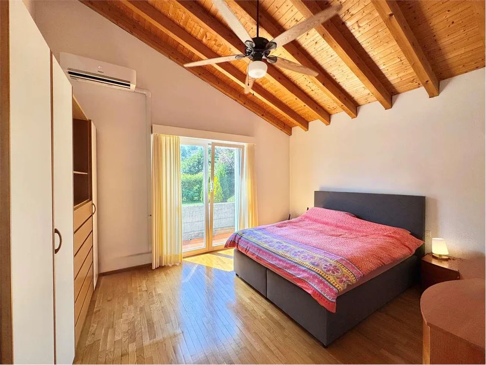 Prestigious independent villa for sale surrounded by greenery in Gentilino – photo 13 of 13