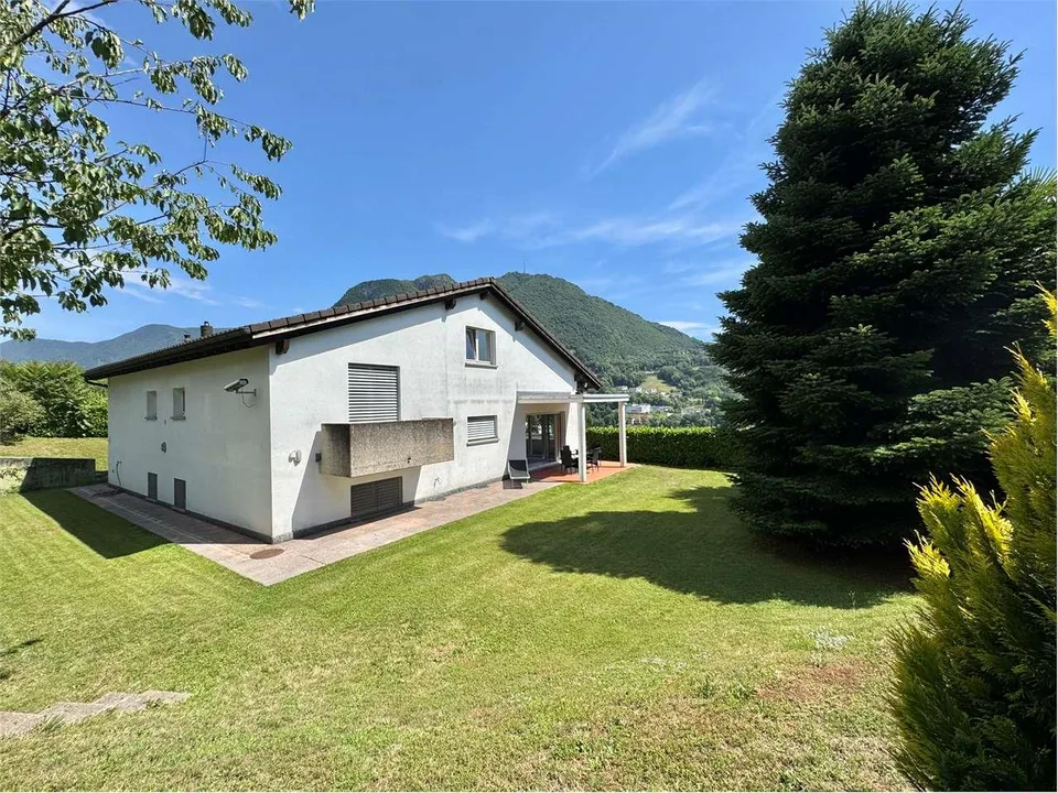 Prestigöse Villa in einem grünen Gebiet von Gentili zum Verkauf