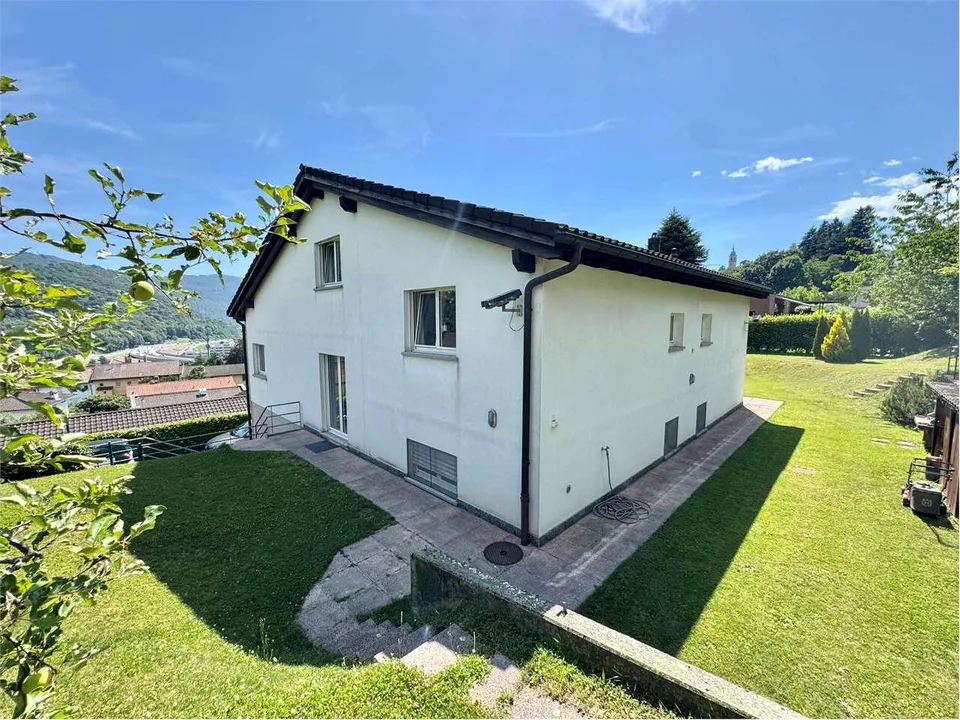 Prestigöse Villa in einem grünen Gebiet von Gentili zum Verkauf
