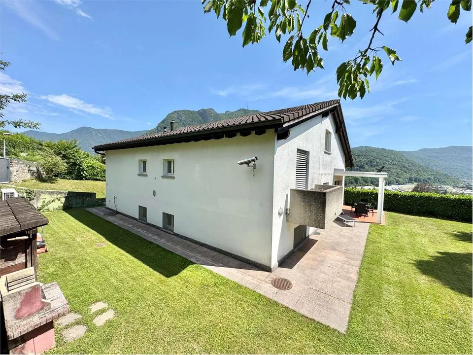 Prestigöse Villa in einem grünen Gebiet von Gentili zum Verkauf