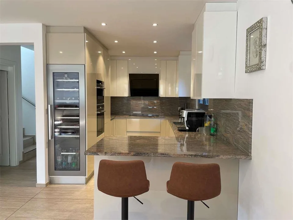 Villa indipendente di alto standing nella zona più esclusiva di Cademp – foto 7 di 13
