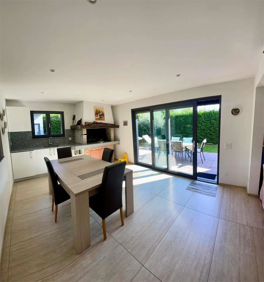 Villa indipendente di alto standing nella zona più esclusiva di Cademp – foto 6 di 13