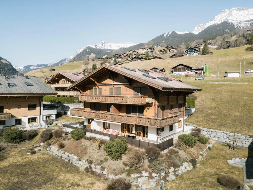 Terrassenwohnung mit Bergblick - 4.5-Zimmer-Erstwohnung im Chalet A...