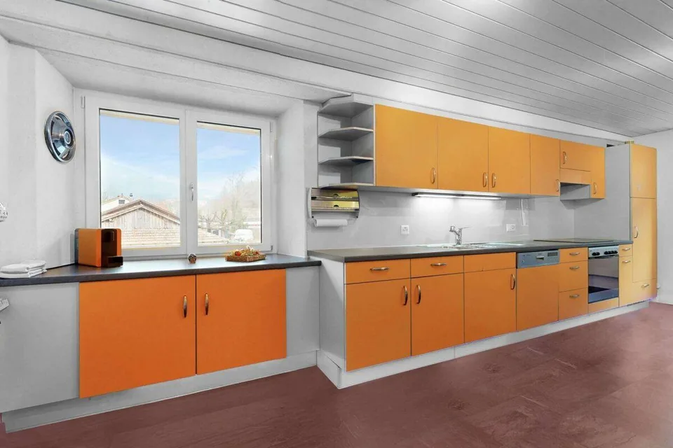 Ampia casa unifamiliare con area esterna versatile, posto auto e capanno/garage aggiuntivo