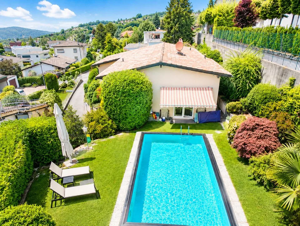 Un'oasi di Tranquillità: Villa con Piscina e Vista Panoramica