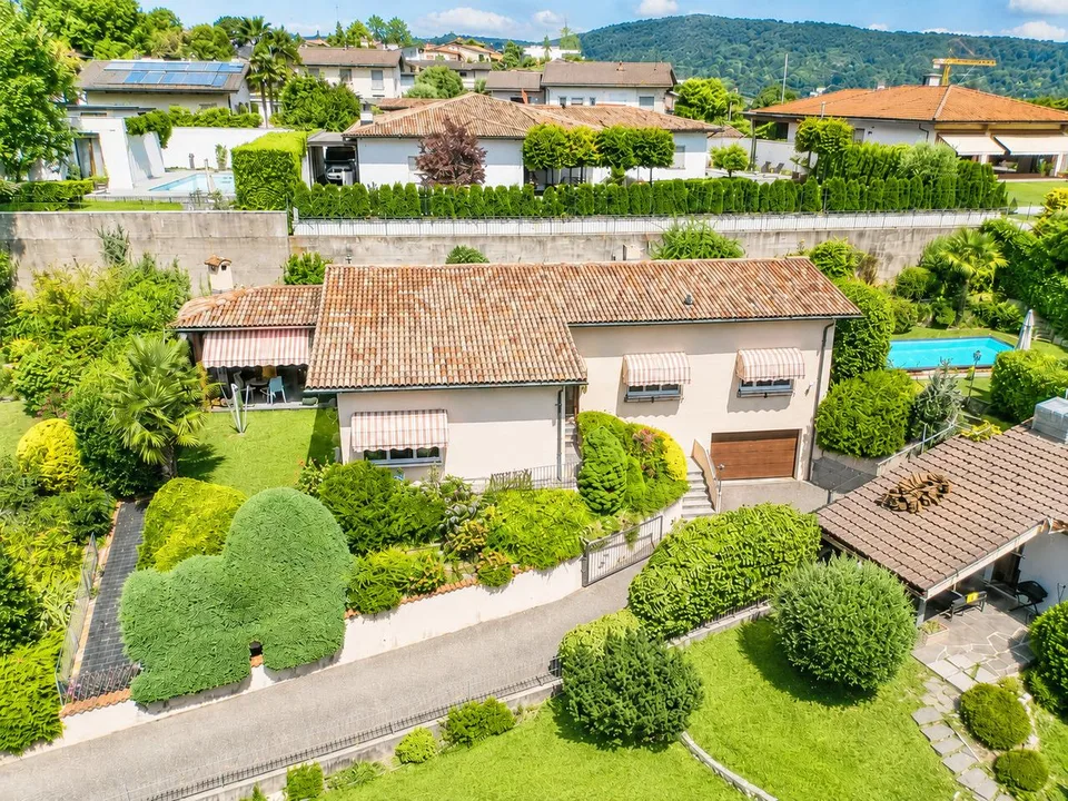 Un'oasi di Tranquillità: Villa con Piscina e Vista Panoramica